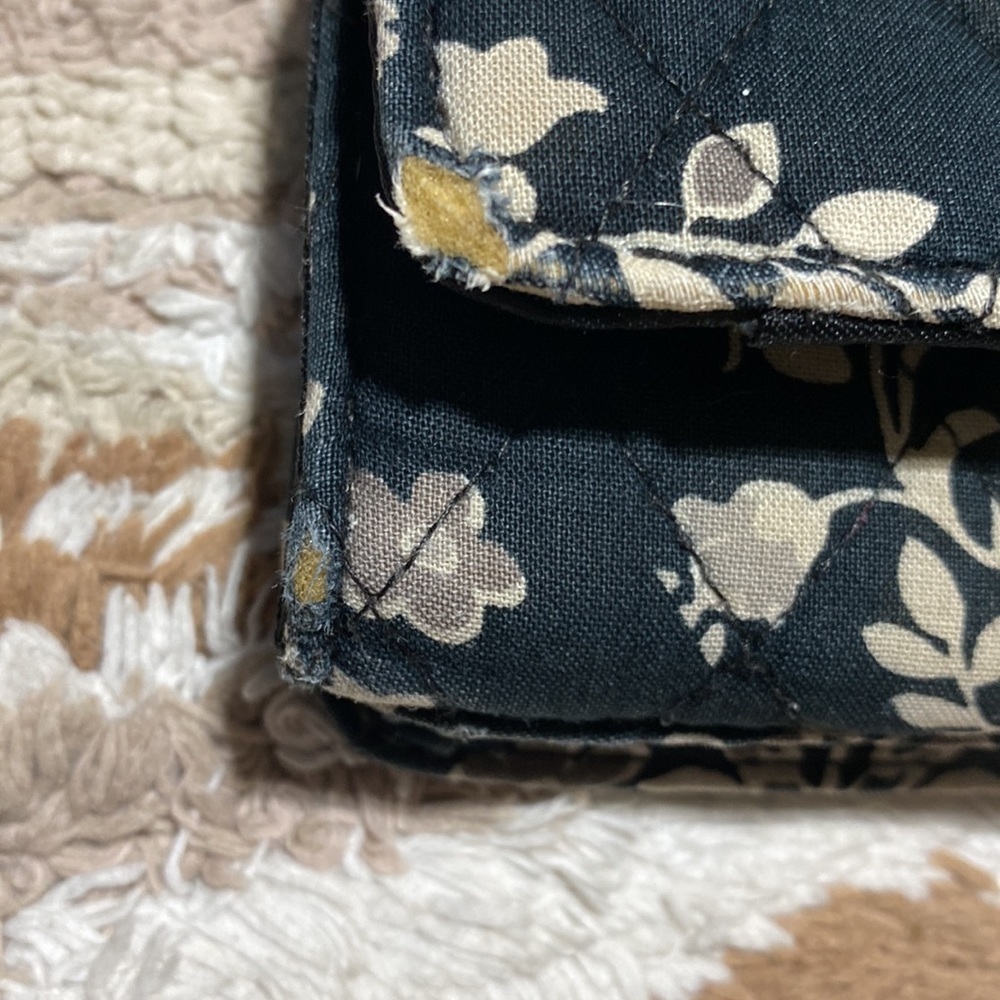 Vera Bradley wristlet - Picture 2 of 8